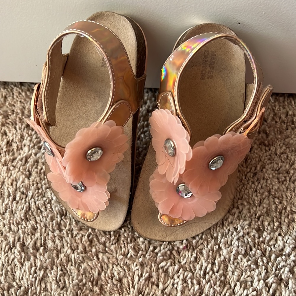These sandals are super comfortable and in great condition. - Picture 5 of 5